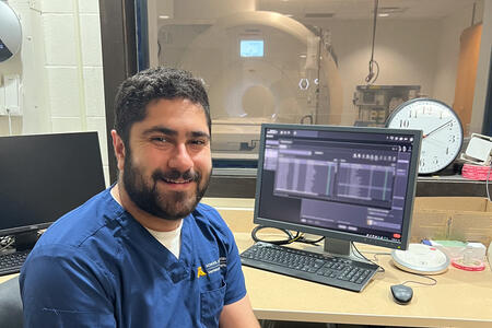Aryan Shekarabi in lab