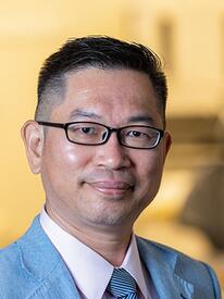 Boyen Huang, DDS (Kaohsiung, 1994), MHA (Chang Gung, 2000), PhD (London, 2004)