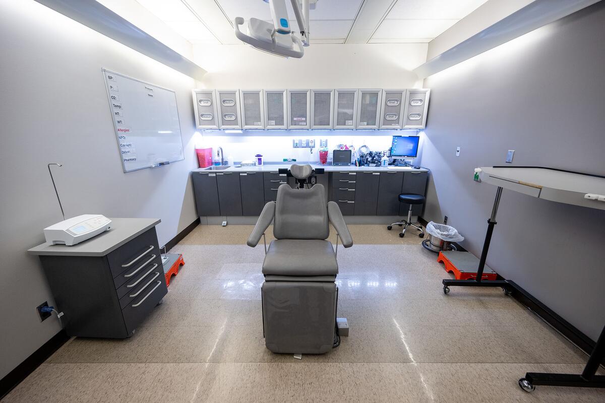 An oral and maxillofacial surgery examination room