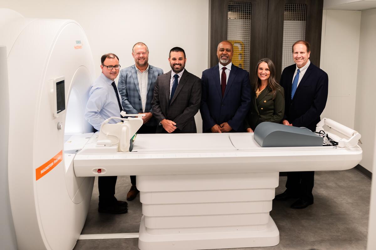 Members of the Orofacial MRI Center, Dentsply Sirona and Siemens pose with the dental-dedicated MRI