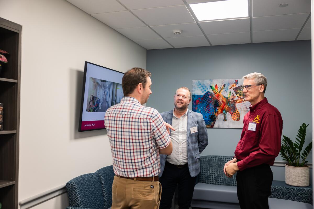 Nixdorf talks with attendees in the OMRIC lobby