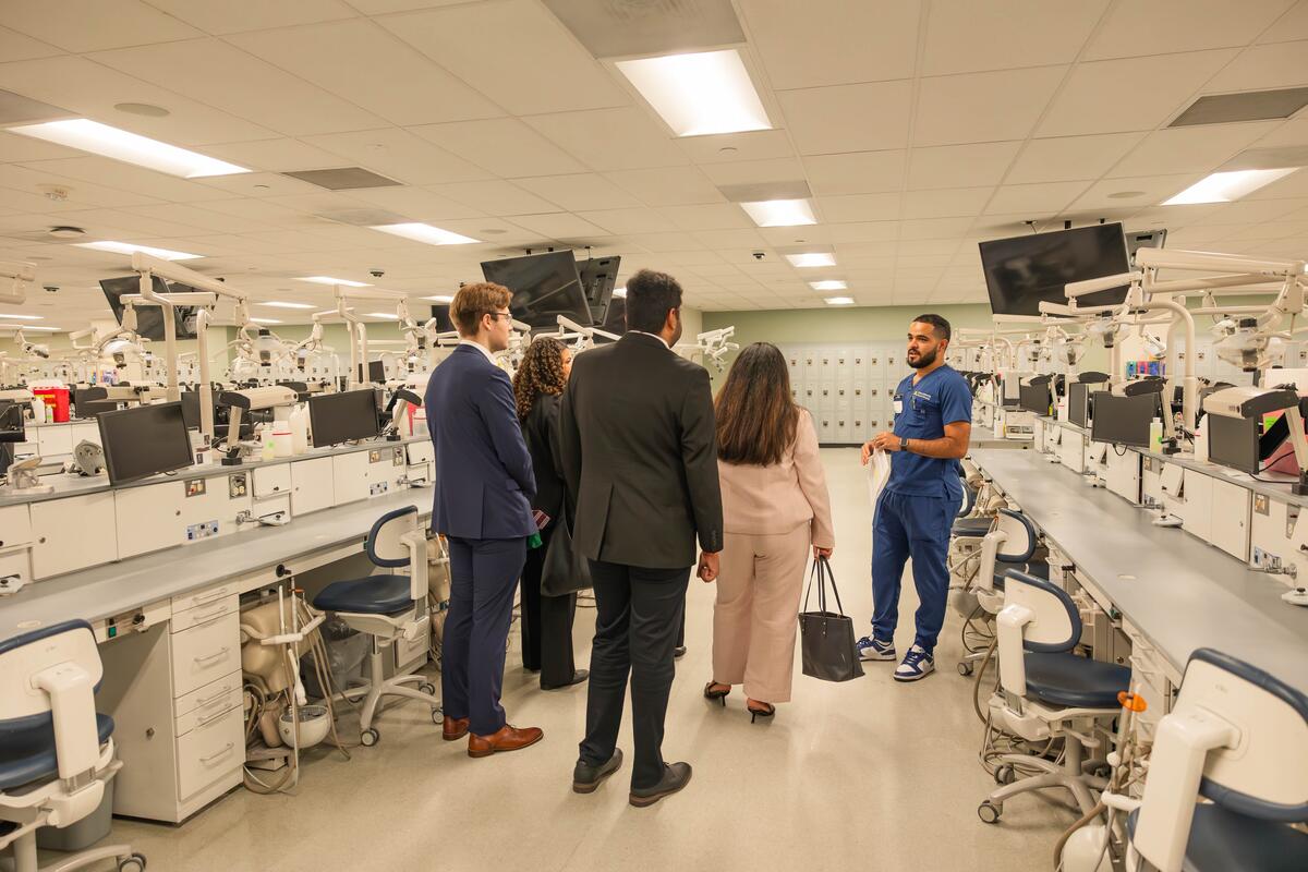 DDS student provides a tour of pre-clinical space