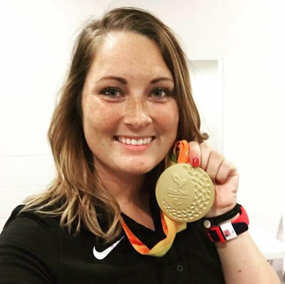 Kearstin Bisnett with medal