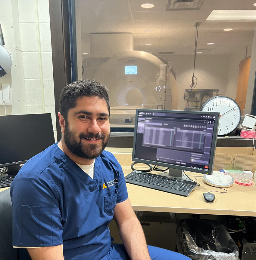 Aryan Shekarabi in lab