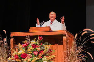 Karl Self, DDS, MBA, speaks at the White Coat Ceremony