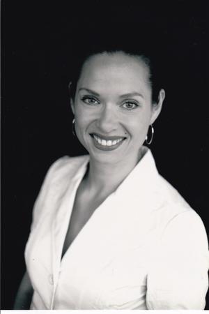 Amy Browning headshot